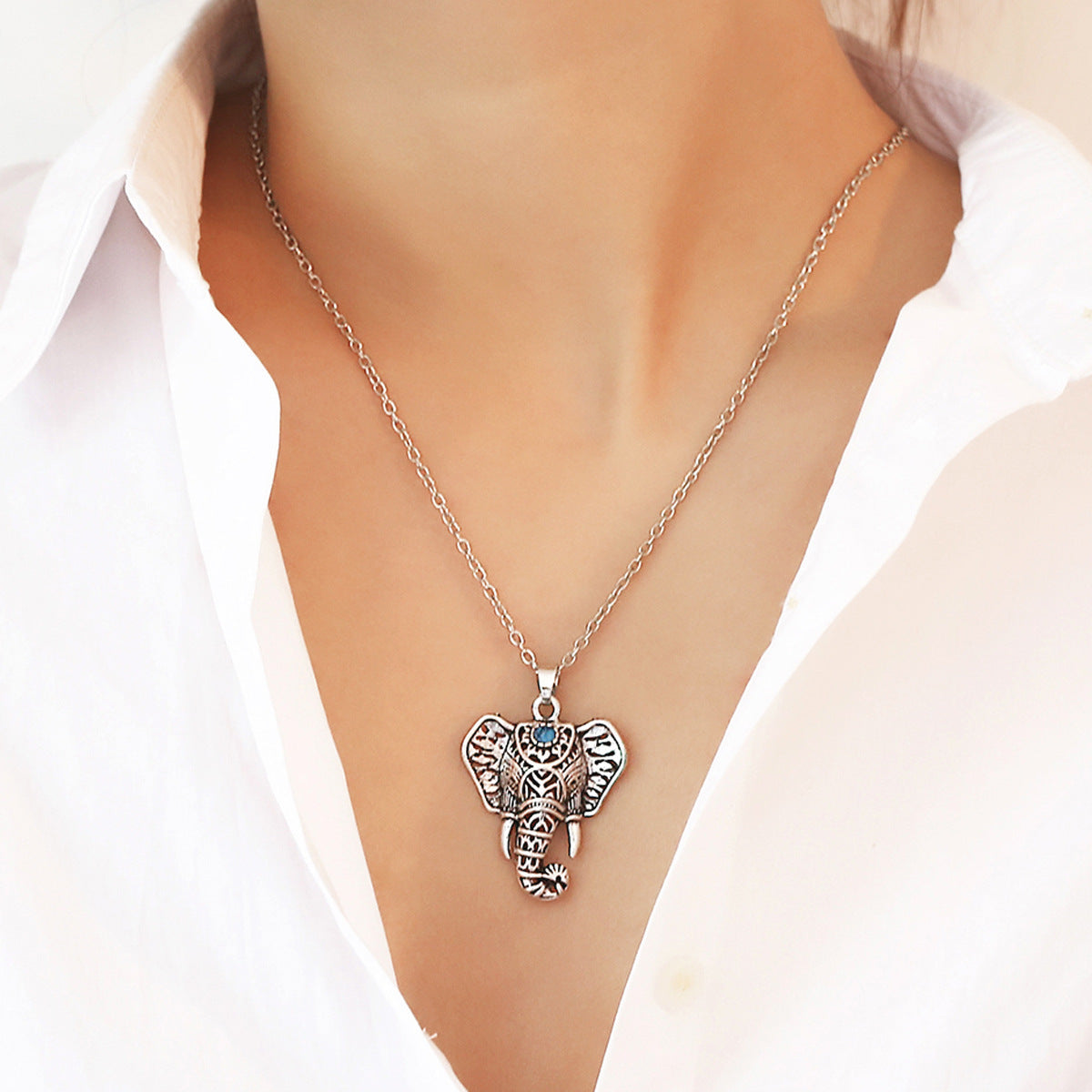 Elephant pendant necklace