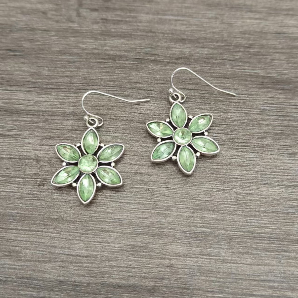 Bohemian Fengfeng Green Crystal Flower Pendant Earrings