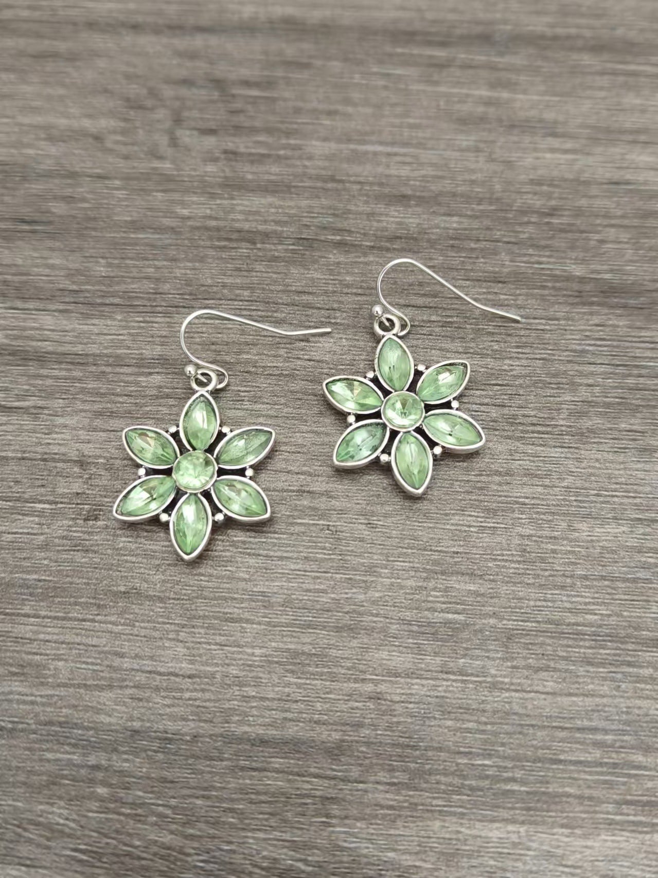 Bohemian Fengfeng Green Crystal Flower Pendant Earrings